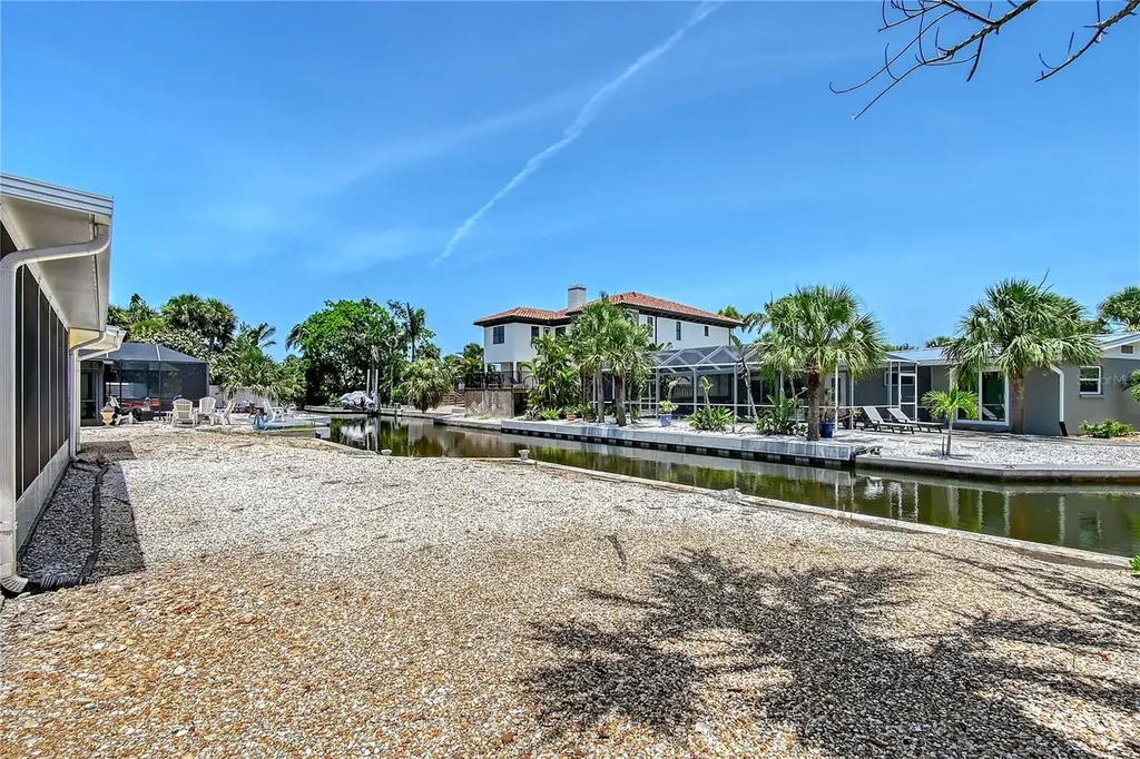 385 Avenida Madera Sarasota FL 34242