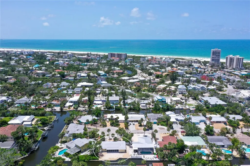 385 Avenida Madera Sarasota FL 34242