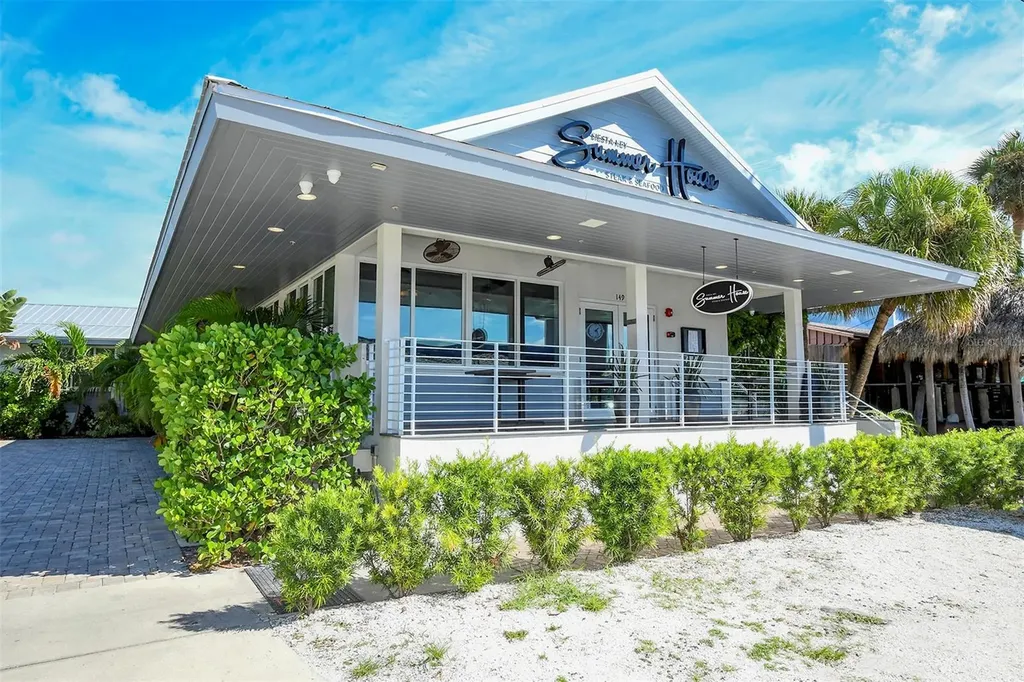 385 Avenida Madera Sarasota FL 34242