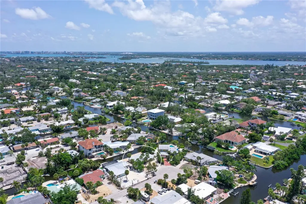 385 Avenida Madera Sarasota FL 34242