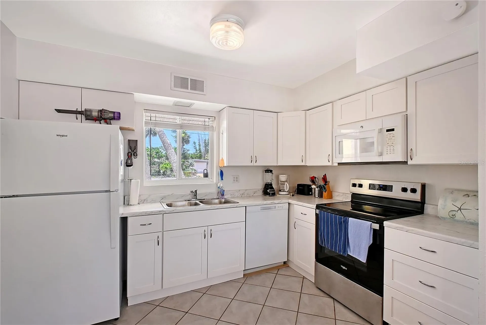 385 Avenida Madera Sarasota FL 34242