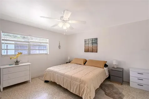385 Avenida Madera Sarasota FL 34242