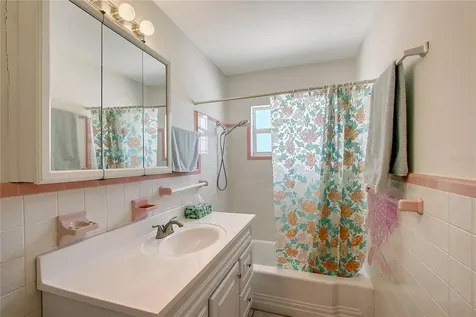 385 Avenida Madera Sarasota FL 34242