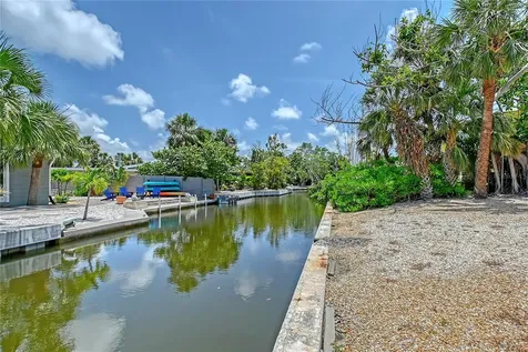 385 Avenida Madera Sarasota FL 34242