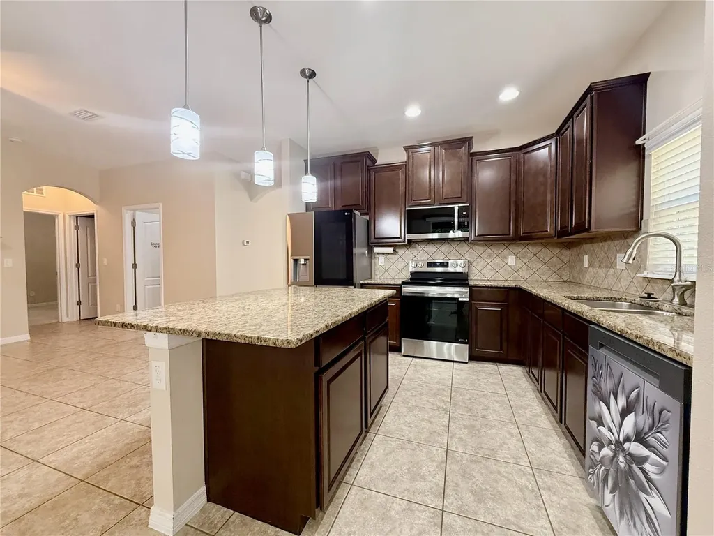 6121 35th Court E Bradenton FL 34203