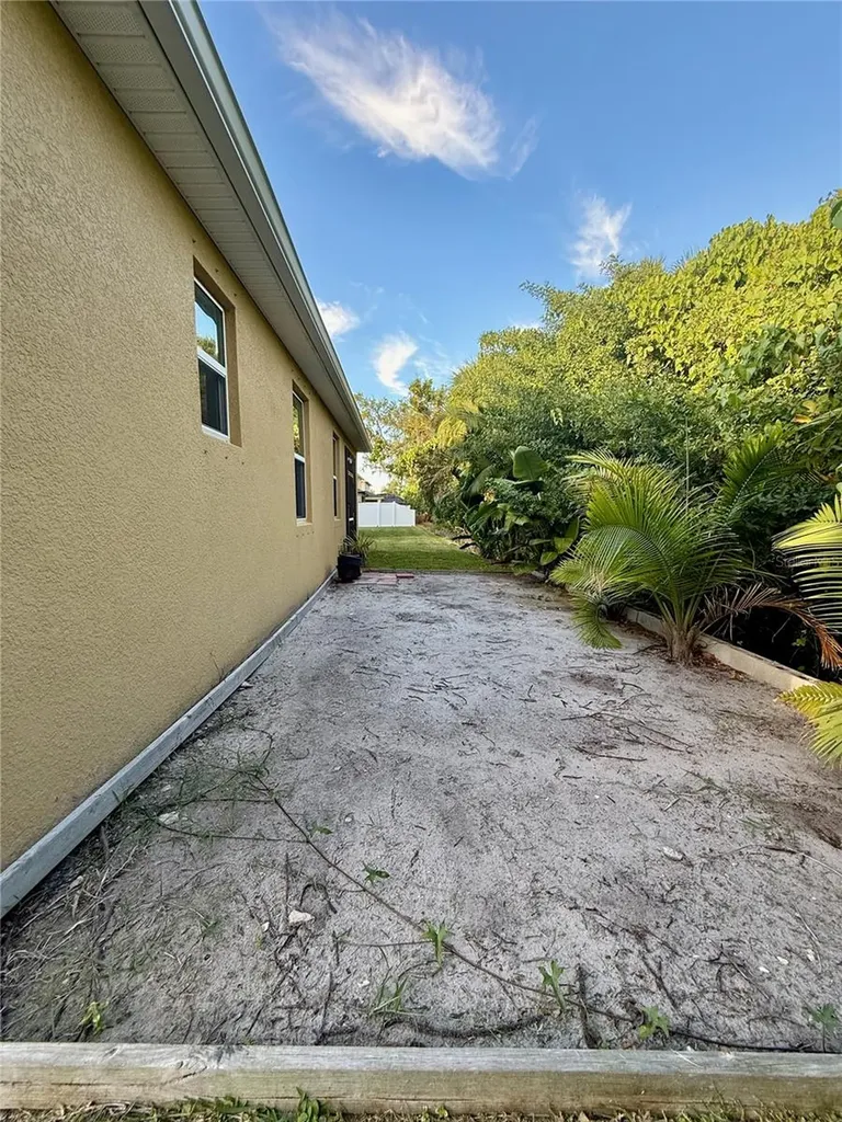 6121 35th Court E Bradenton FL 34203