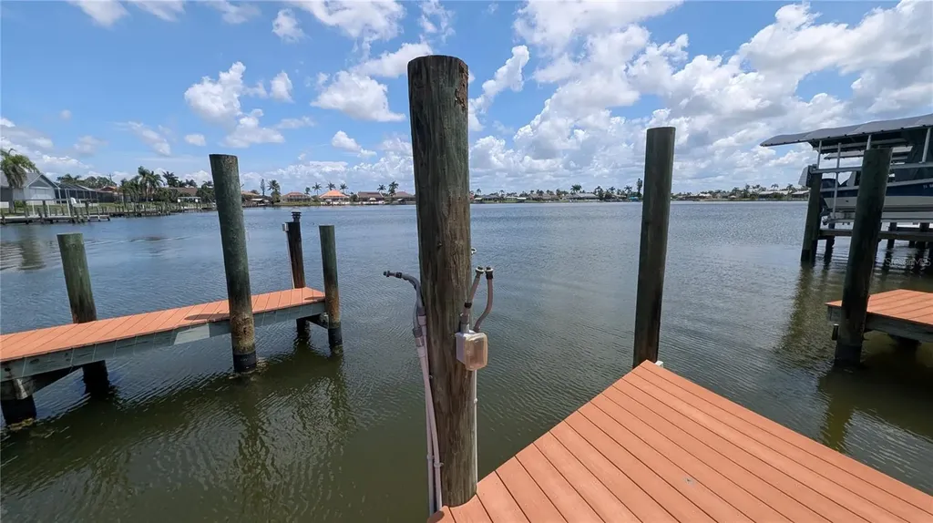 719 SW 51st Terrace Cape Coral FL 33914