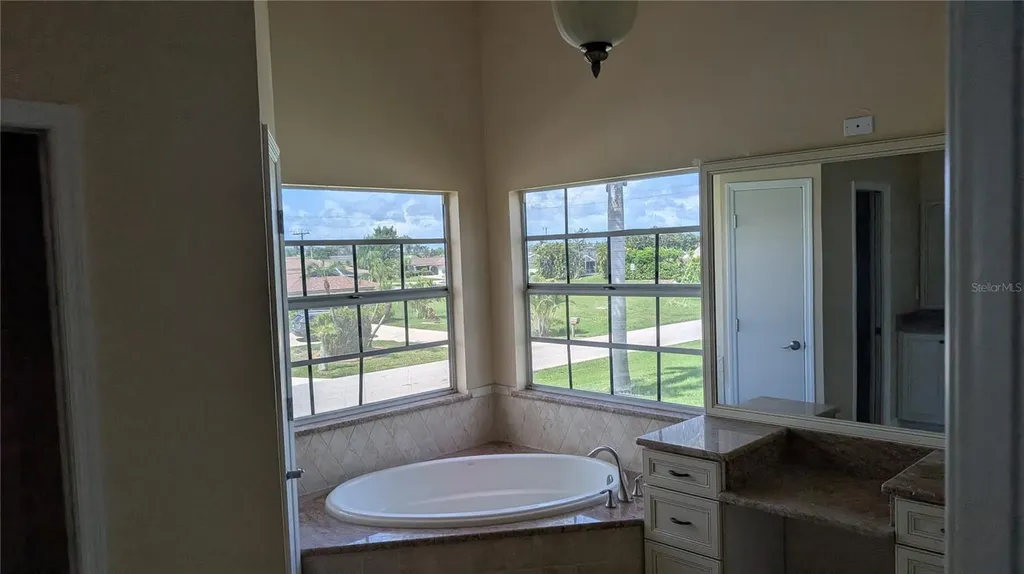 719 SW 51st Terrace Cape Coral FL 33914