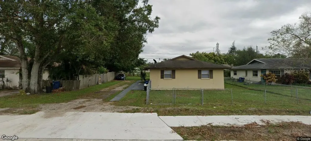 3807 & 3809 7th Street E Bradenton FL 34208