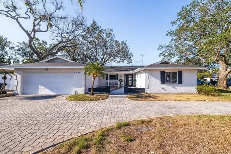 8296 33rd Avenue N St Petersburg FL 33710