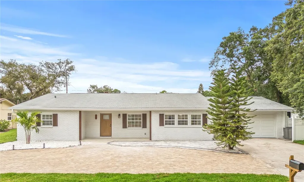 2554 Lake Ellen Circle Tampa FL 33618