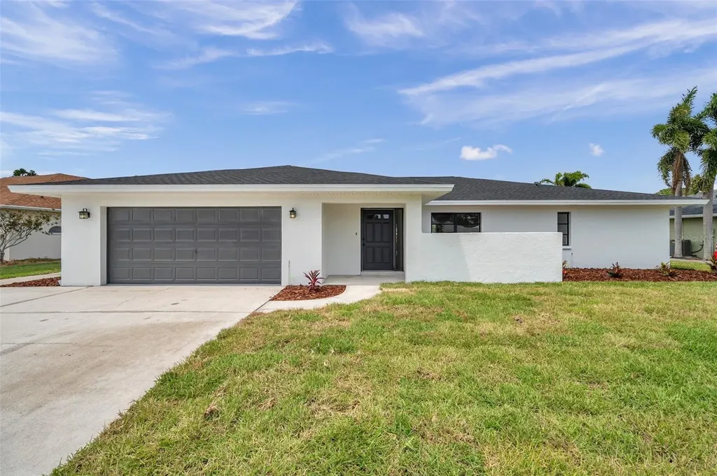 5125 Palm Aire Drive Sarasota FL 34243