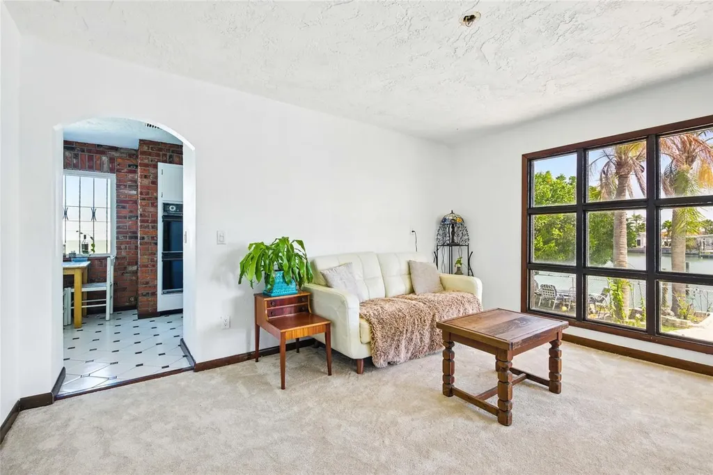 11285 8th Street E Treasure Island FL 33706
