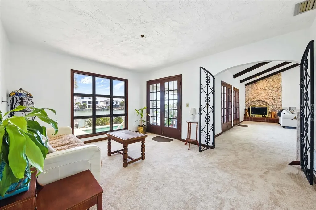 11285 8th Street E Treasure Island FL 33706