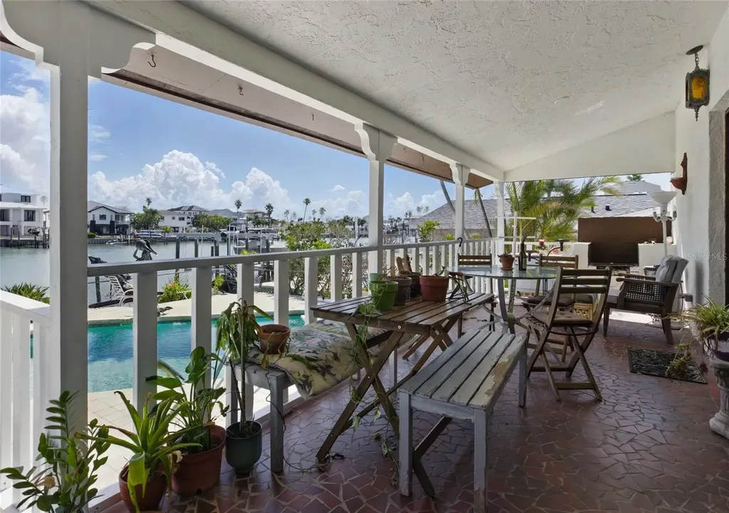 11285 8th Street E Treasure Island FL 33706