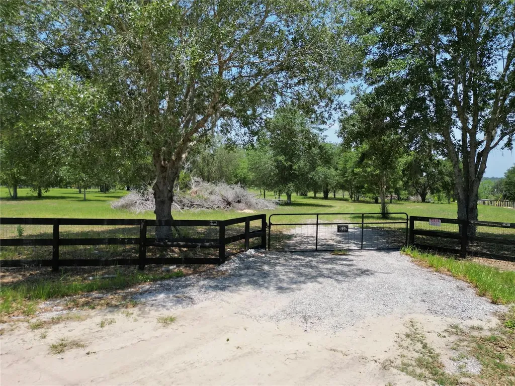 Tbd SE 55th Place Ocklawaha FL 32179