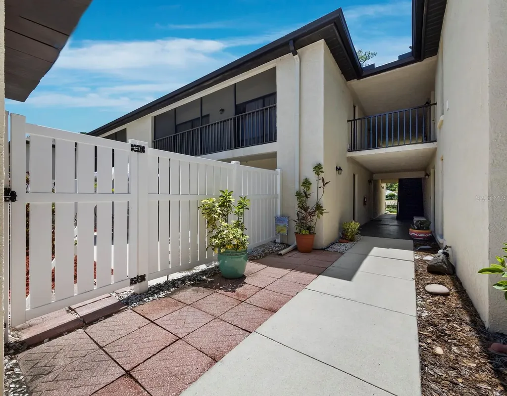 6110 Country Club Way Sarasota FL 34243