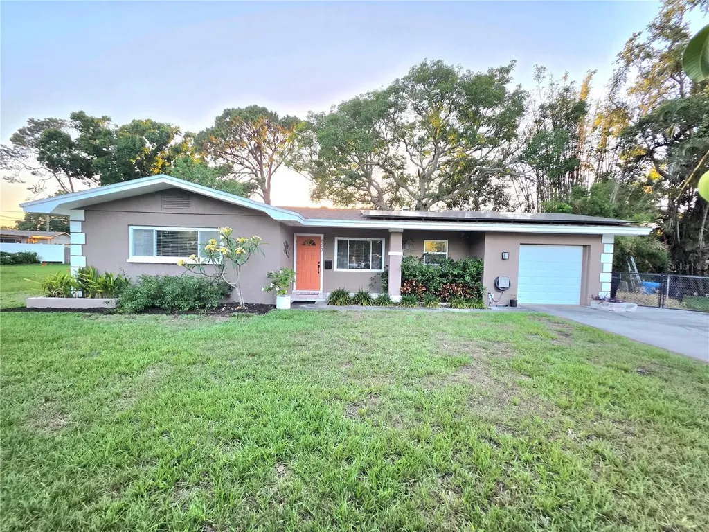 663 68th Avenue S St Petersburg FL 33705