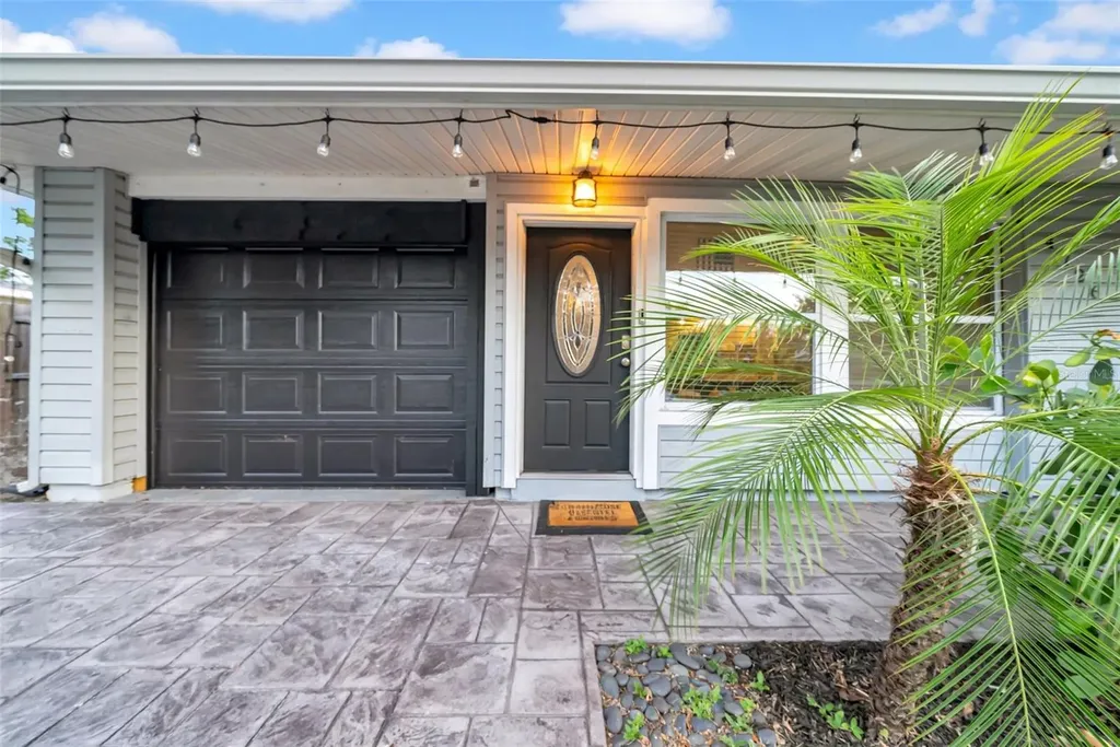 4726 W Fairview Heights Tampa FL 33616