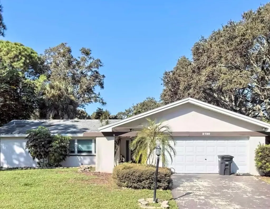 2720 Pinewood Court Clearwater FL 33761