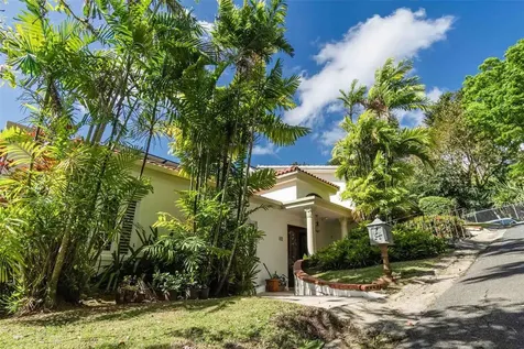 A-12 Vista Linda Guaynabo PR 00969