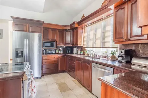 A-12 Vista Linda Guaynabo PR 00969