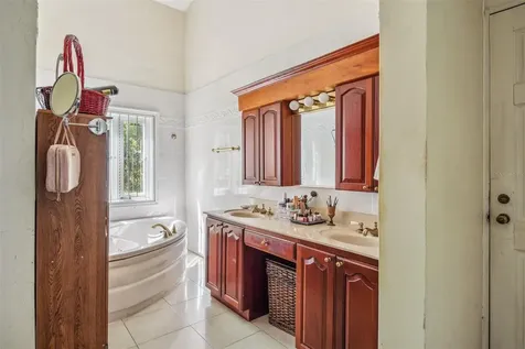A-12 Vista Linda Guaynabo PR 00969