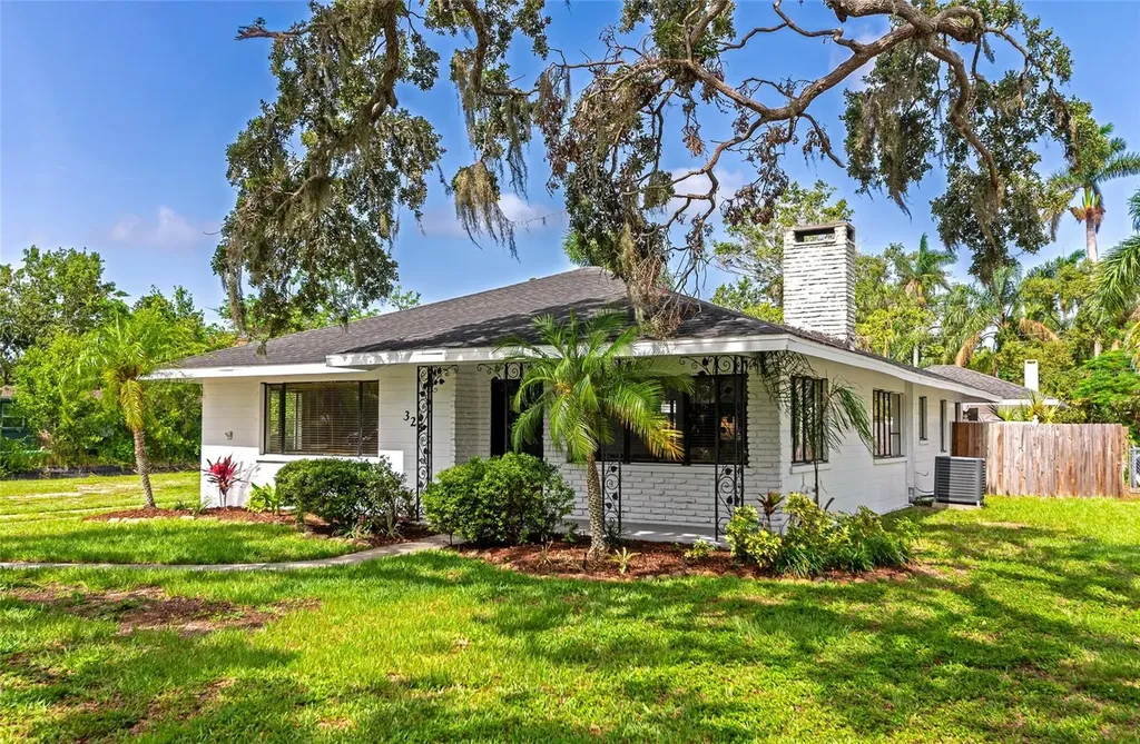 326 25th Street W Bradenton FL 34205