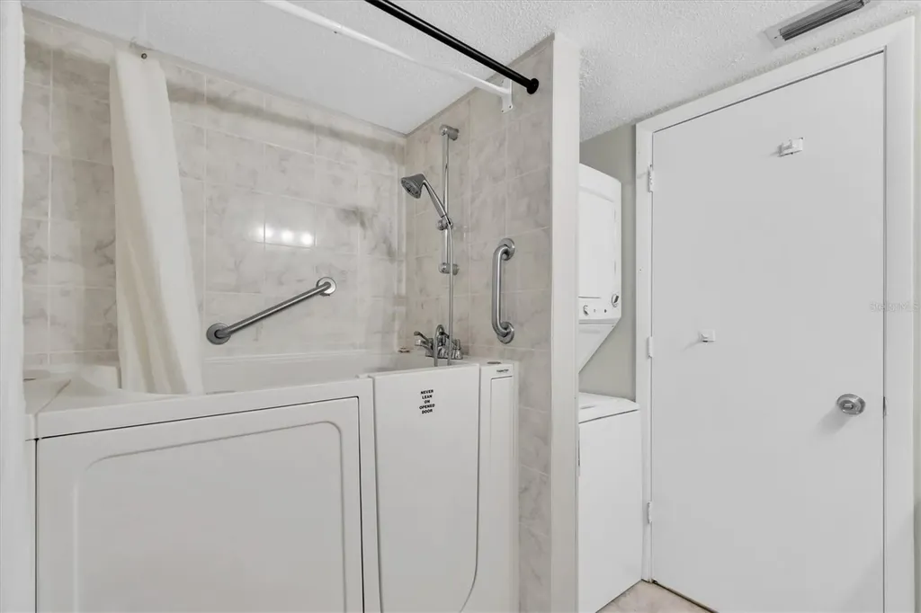 6400 46th Avenue N Kenneth City FL 33709