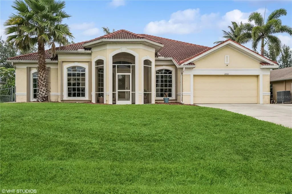 2221 SW 8th Court Cape Coral FL 33991