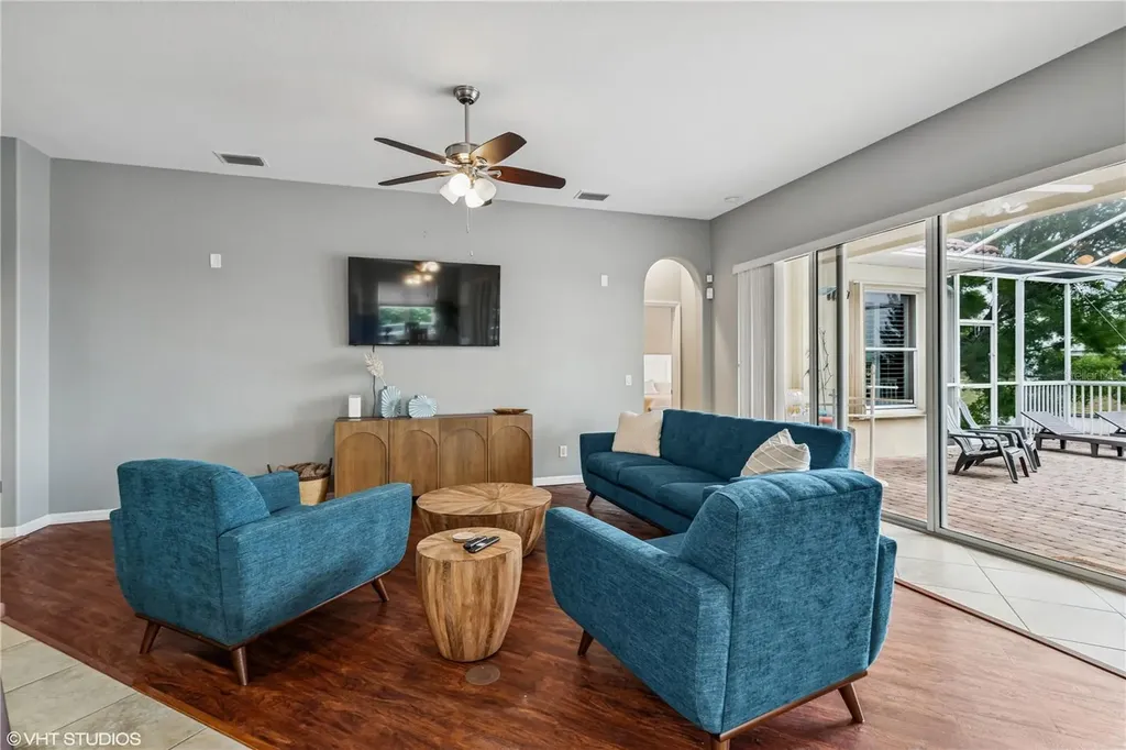 2221 SW 8th Court Cape Coral FL 33991