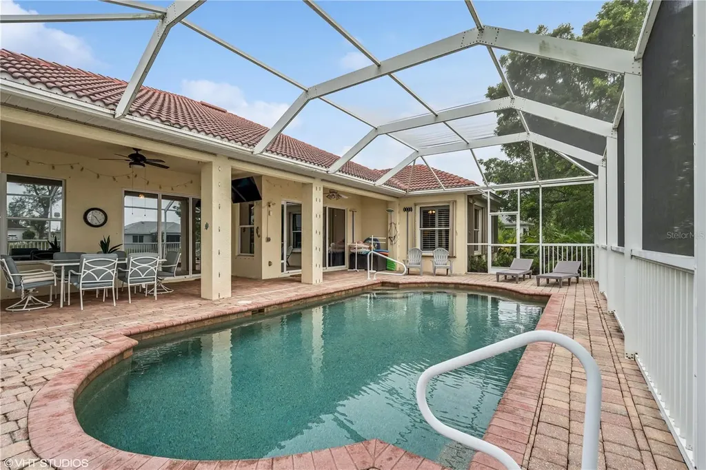 2221 SW 8th Court Cape Coral FL 33991