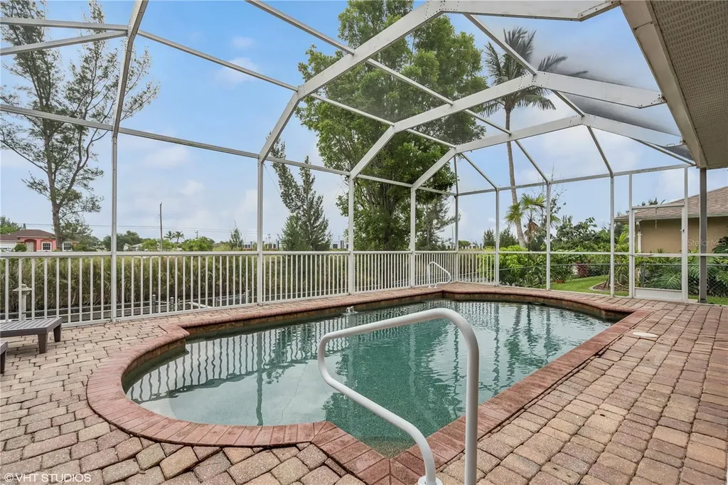 2221 SW 8th Court Cape Coral FL 33991