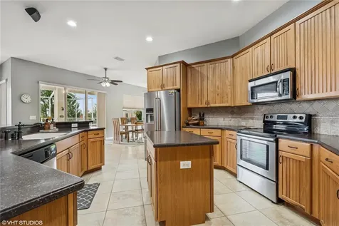 2221 SW 8th Court Cape Coral FL 33991