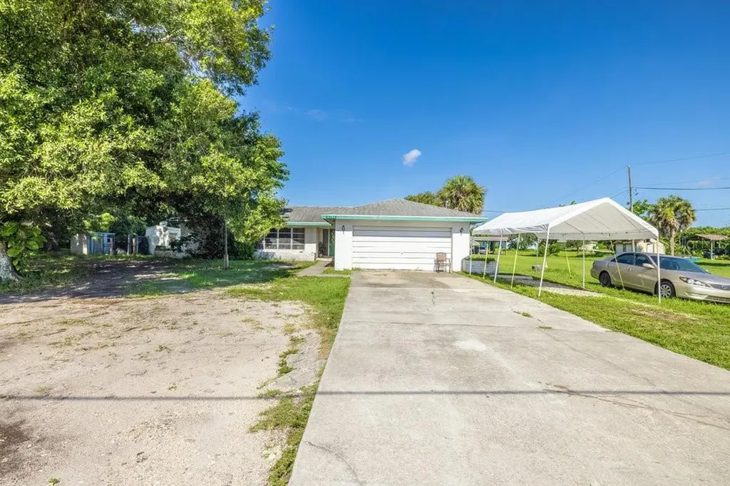 6785 Yarberry Lane Naples FL 34109