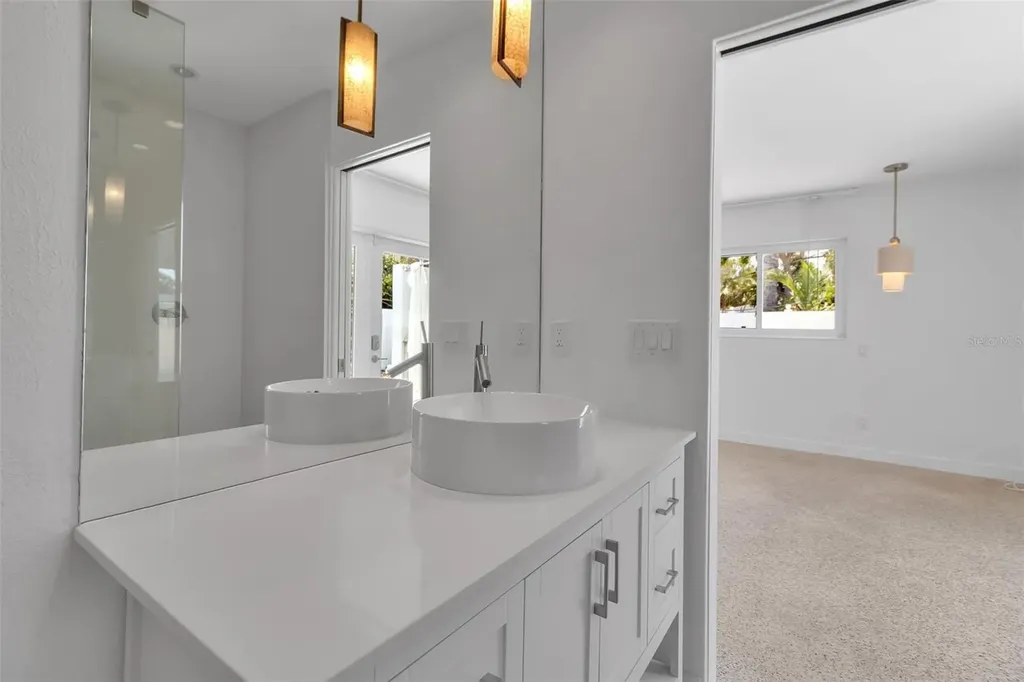 130 N Adams Drive Sarasota FL 34236