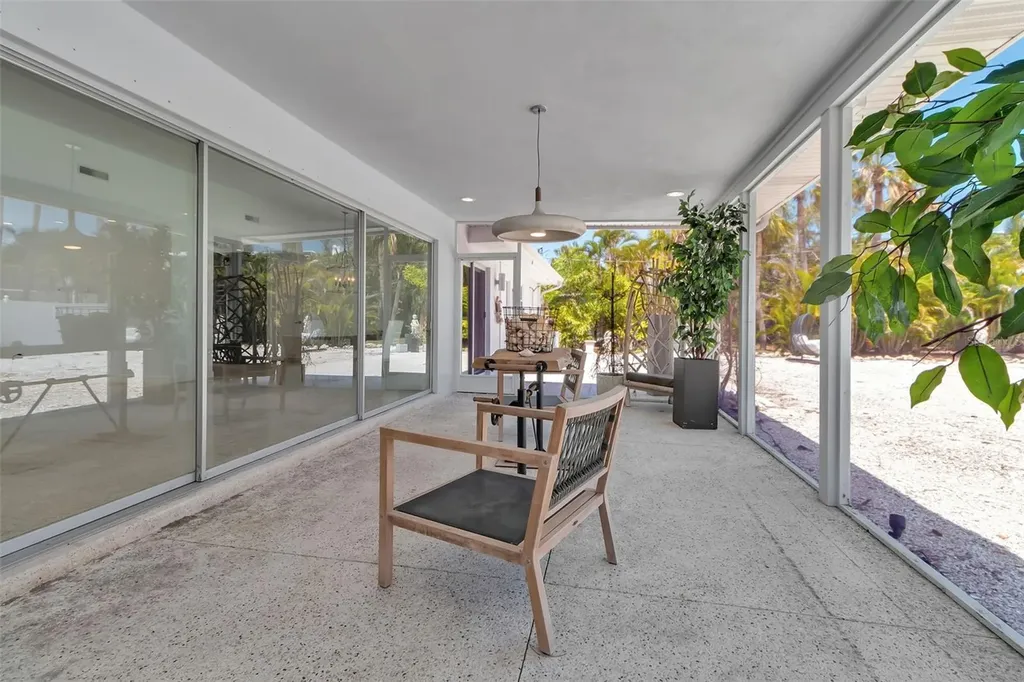 130 N Adams Drive Sarasota FL 34236