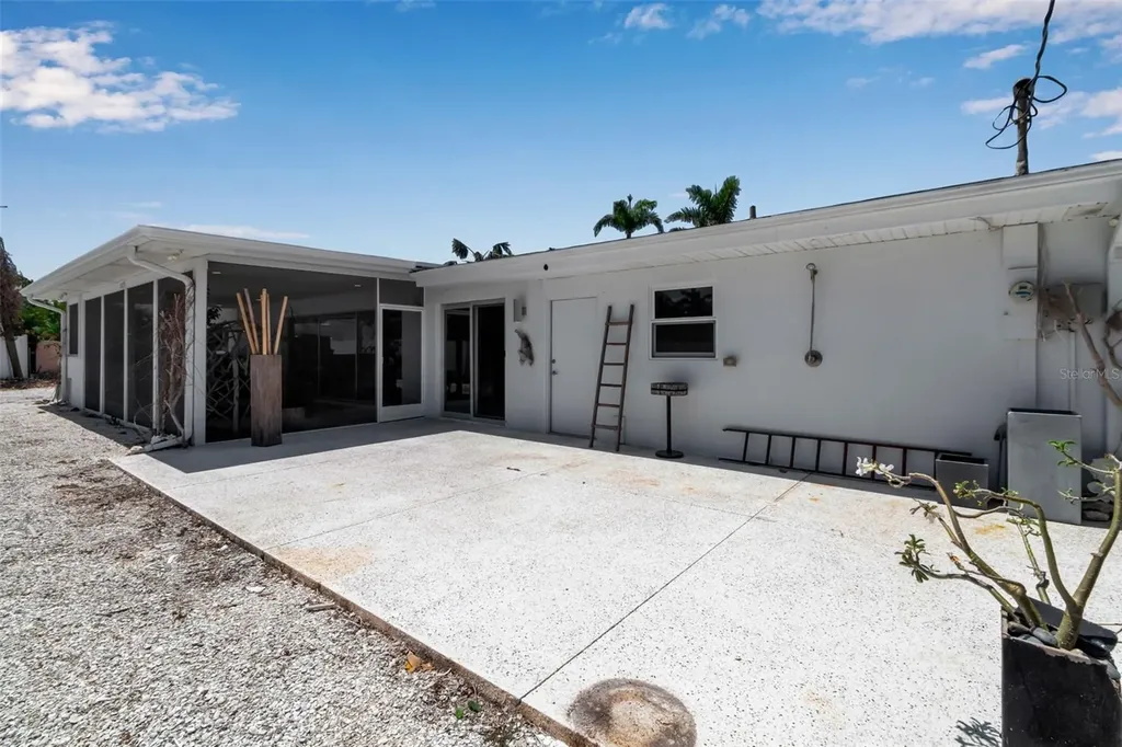 130 N Adams Drive Sarasota FL 34236