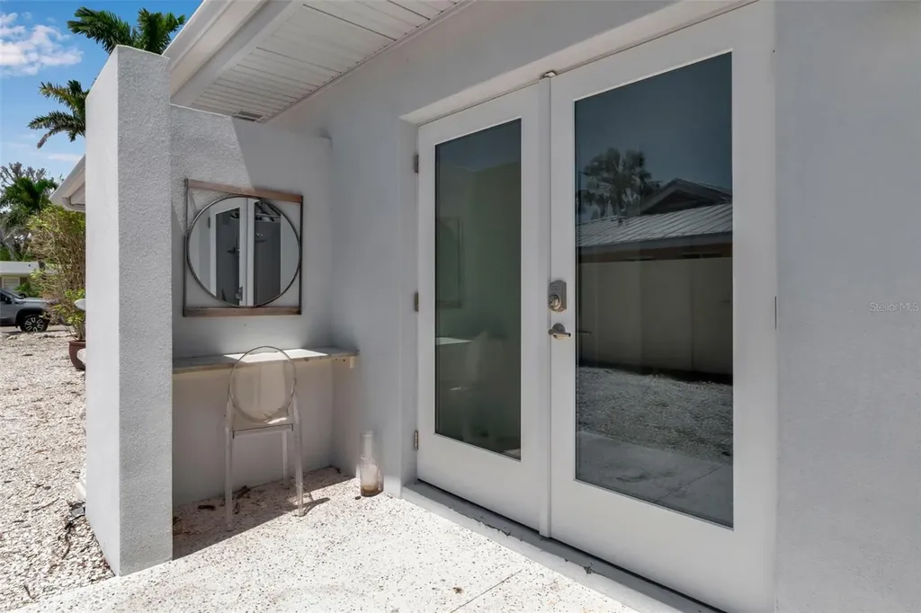 130 N Adams Drive Sarasota FL 34236