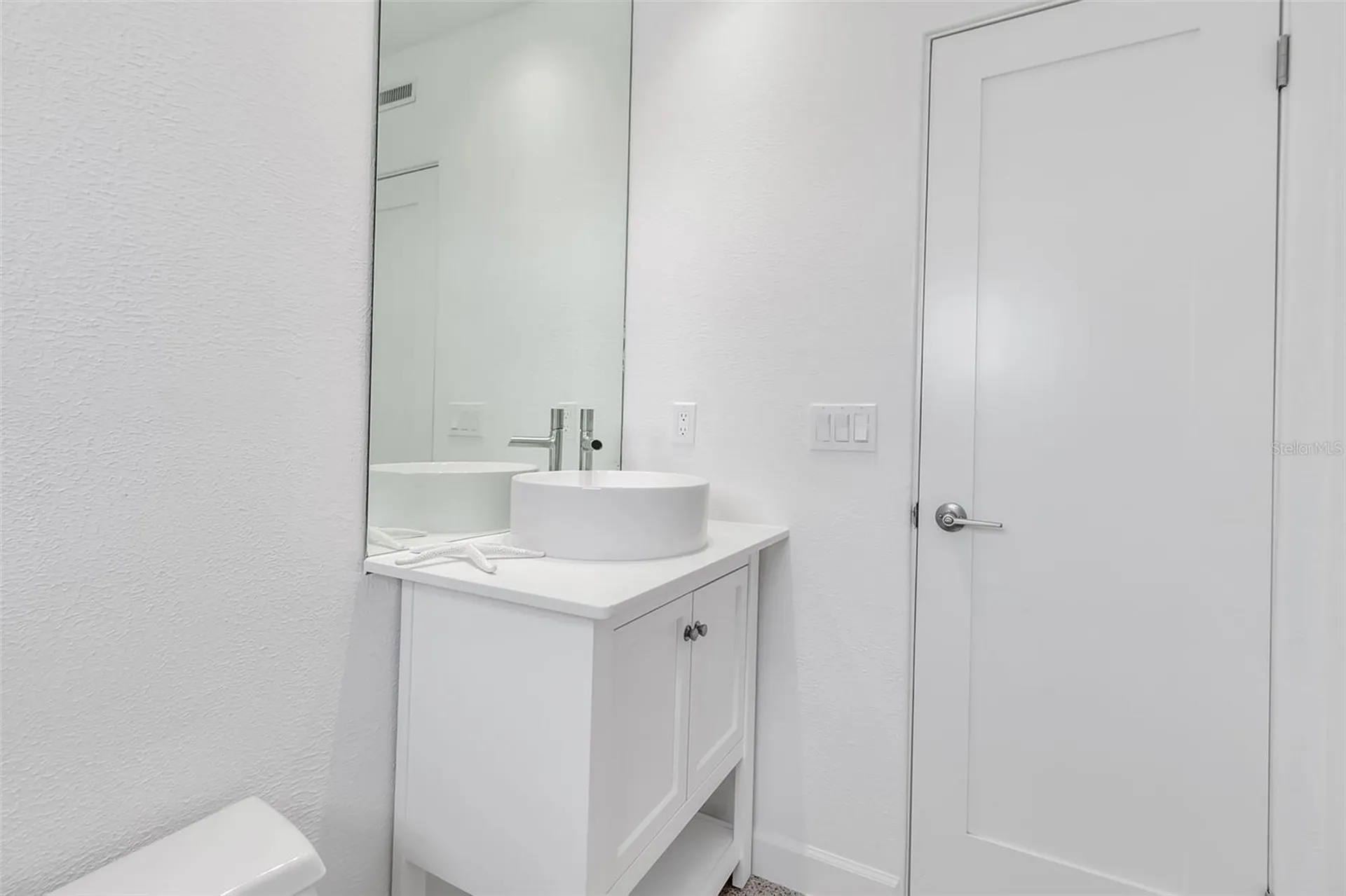 130 N Adams Drive Sarasota FL 34236