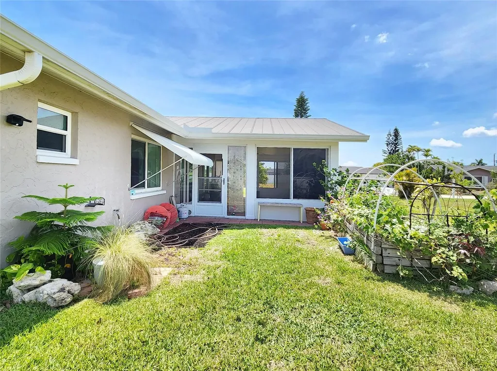 1207 SE 27th Terrace Cape Coral FL 33904