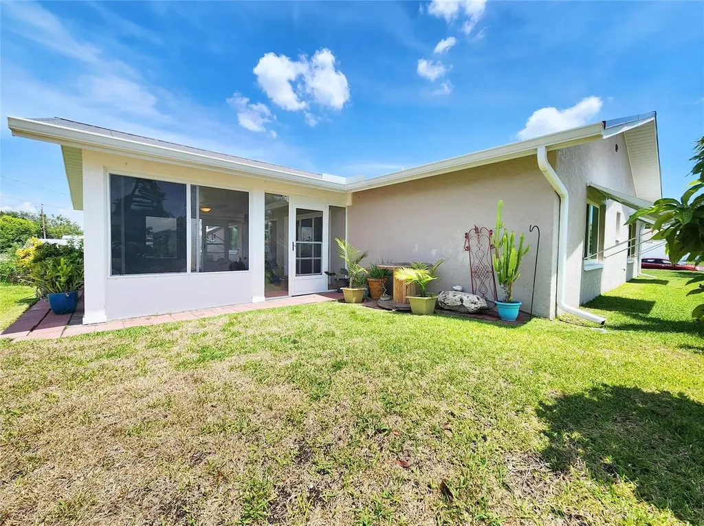 1207 SE 27th Terrace Cape Coral FL 33904