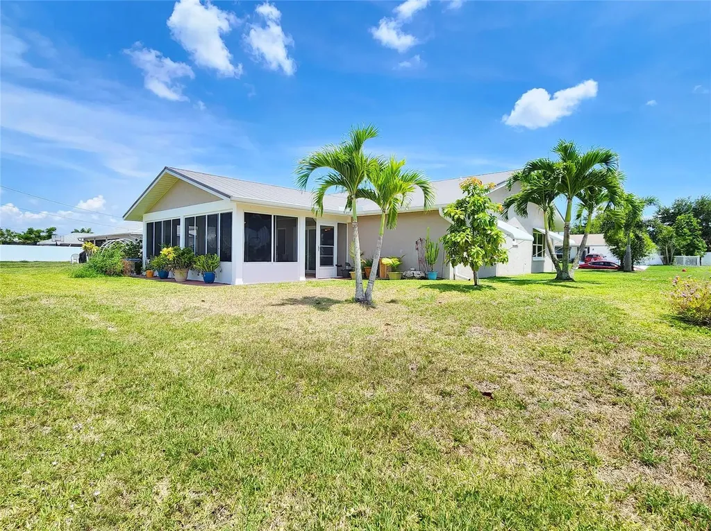 1207 SE 27th Terrace Cape Coral FL 33904