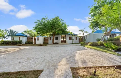 37 Barrio Frailes Culebra PR 00775