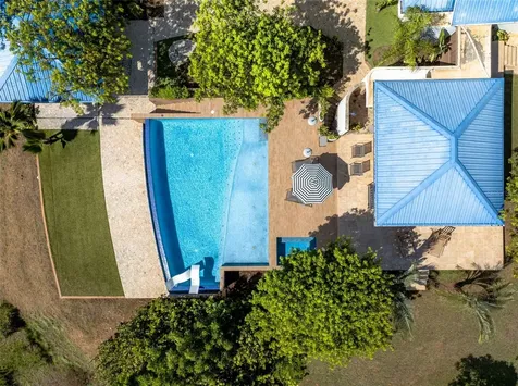37 Barrio Frailes Culebra PR 00775