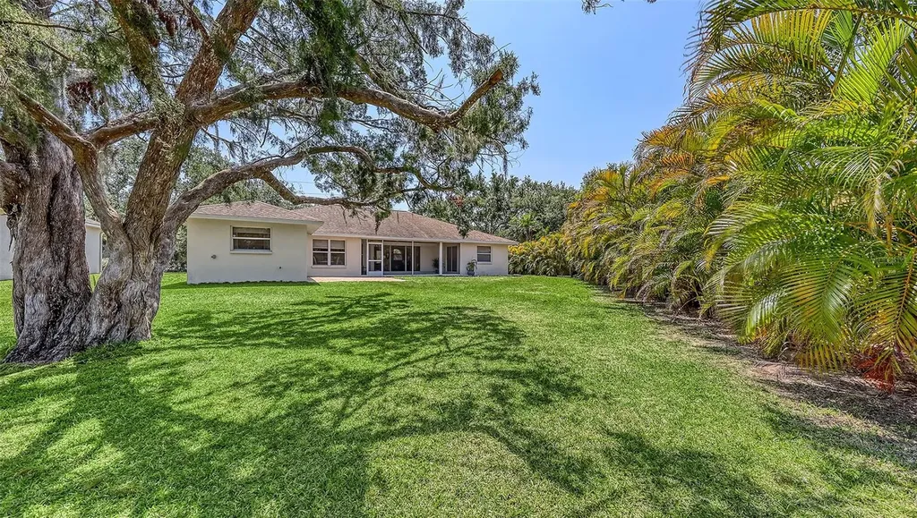 5698 Country Walk Lane Sarasota FL 34233