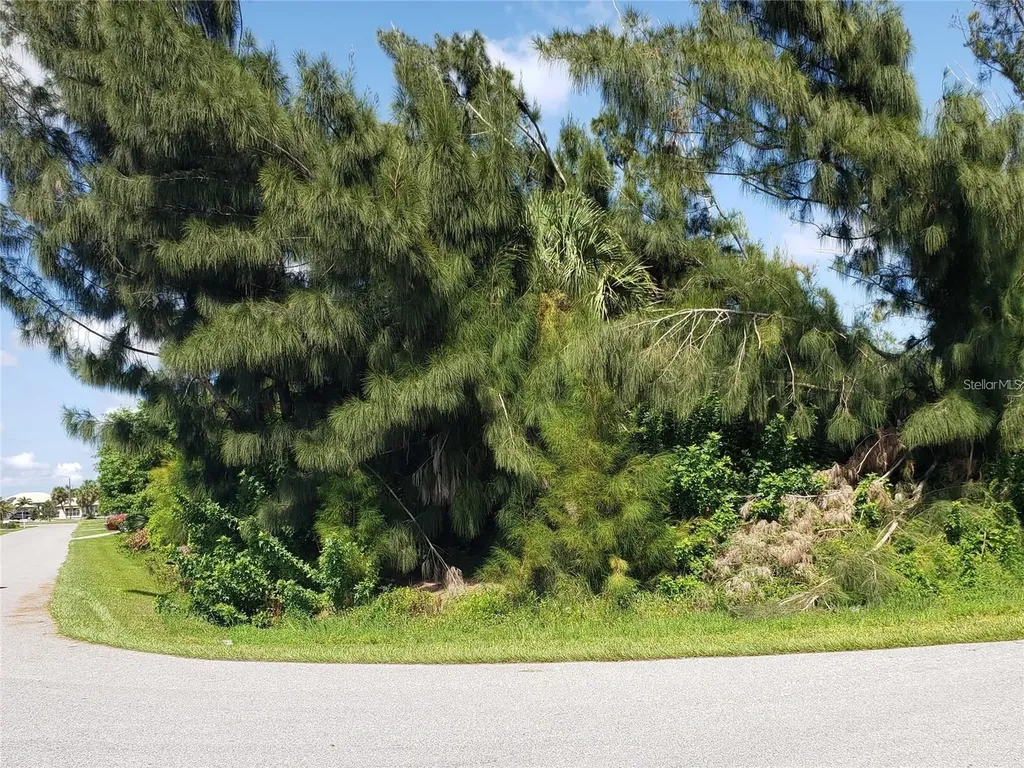 370 W Tarpon Boulevard NW Port Charlotte FL 33952