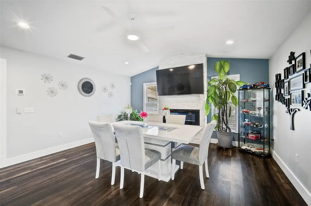 5565 Sweetwater Oak Drive Sarasota FL 34232