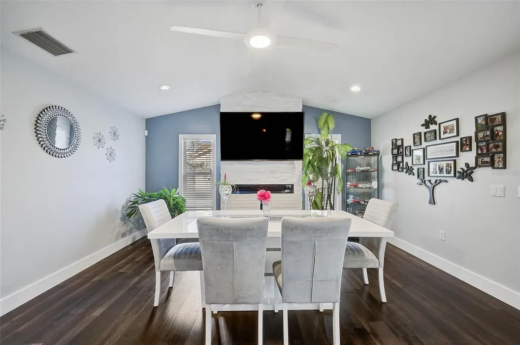 5565 Sweetwater Oak Drive Sarasota FL 34232
