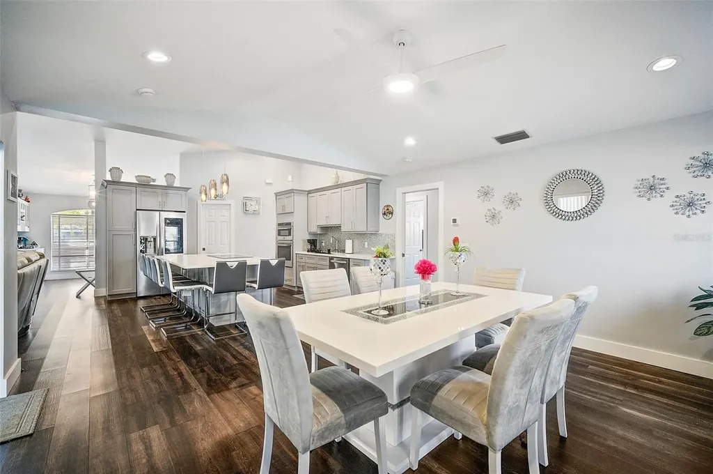5565 Sweetwater Oak Drive Sarasota FL 34232